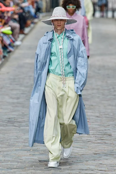 Look 2